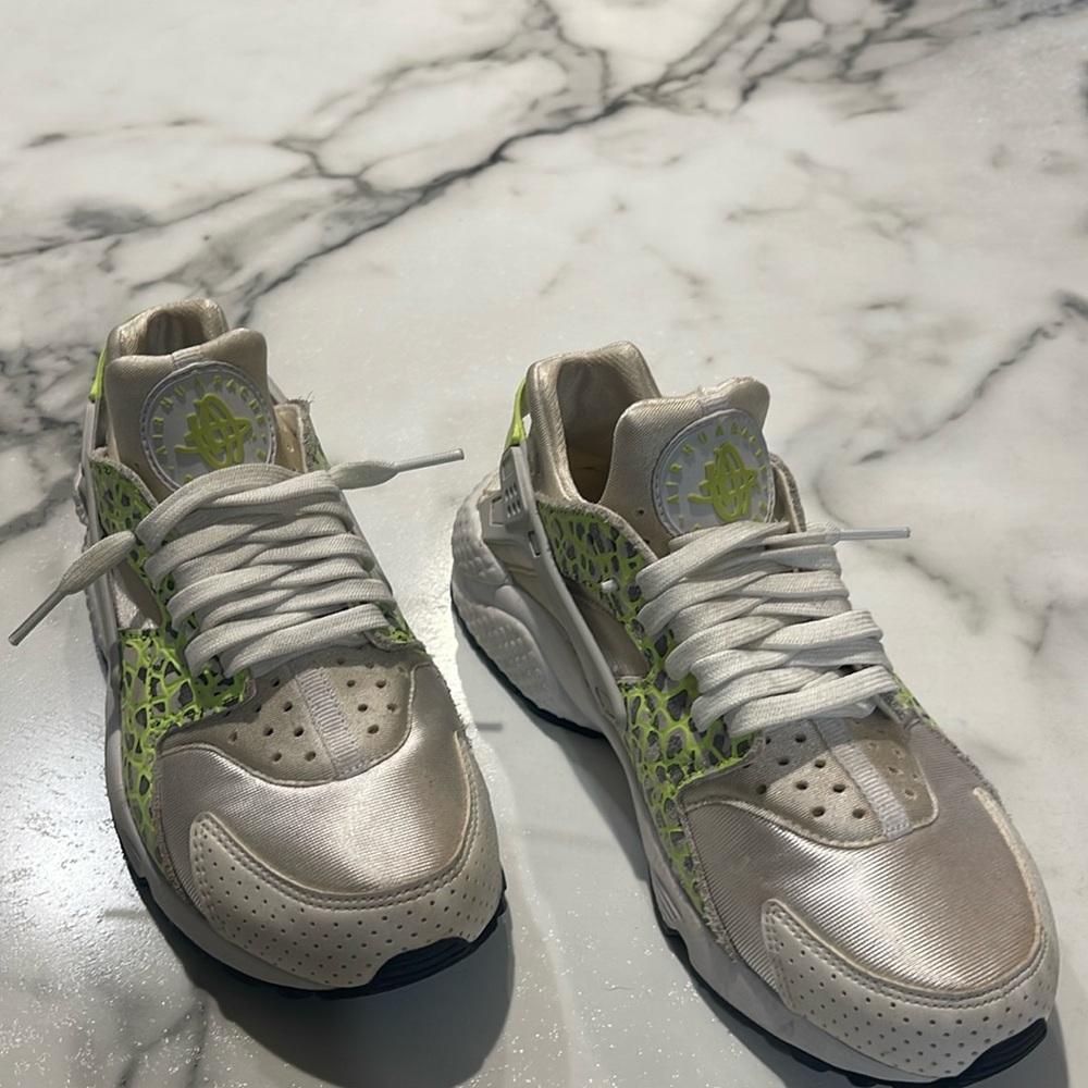 Nike Air Huaraches size 6.5